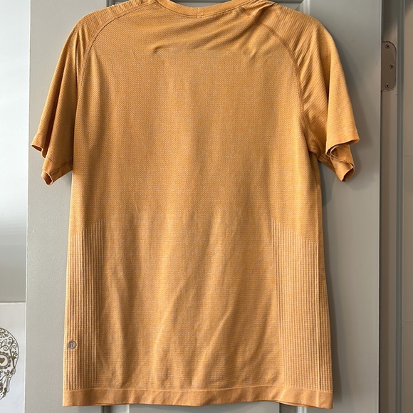 Lululemon metal tech vent short sleeve - Picture 2 of 2